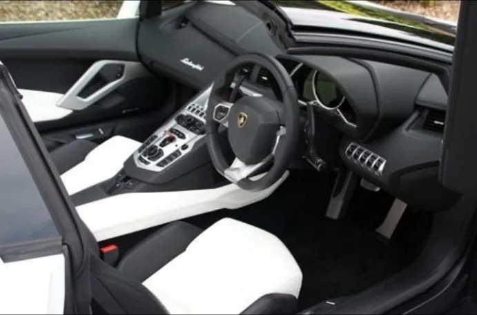 Lamborghini Aventador interior