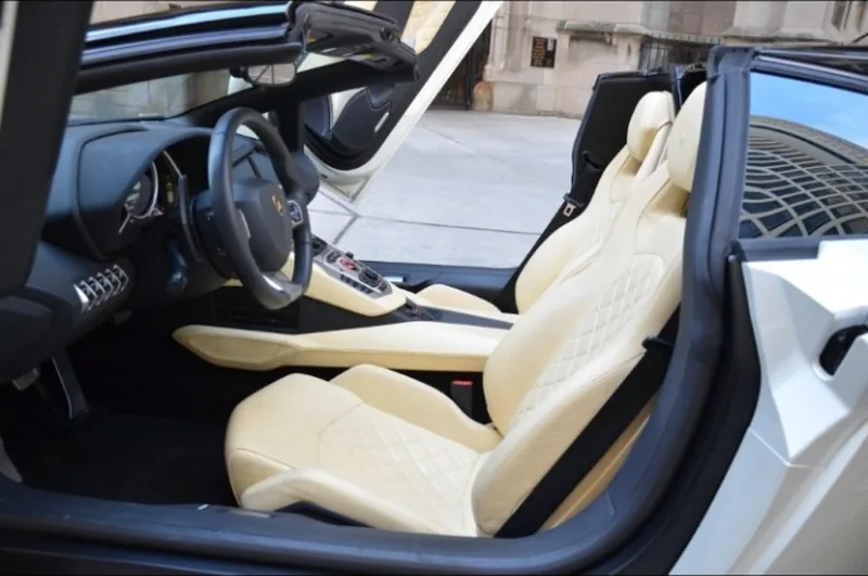 Lamborghini Huracan interior