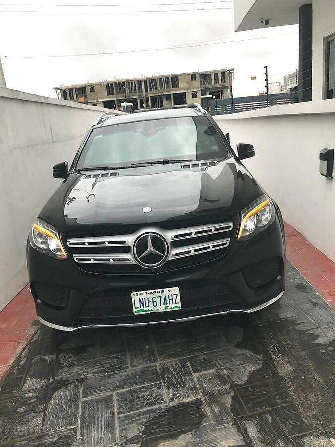 Mercedes GLS for a Cotonou weekend trip by ToTrip