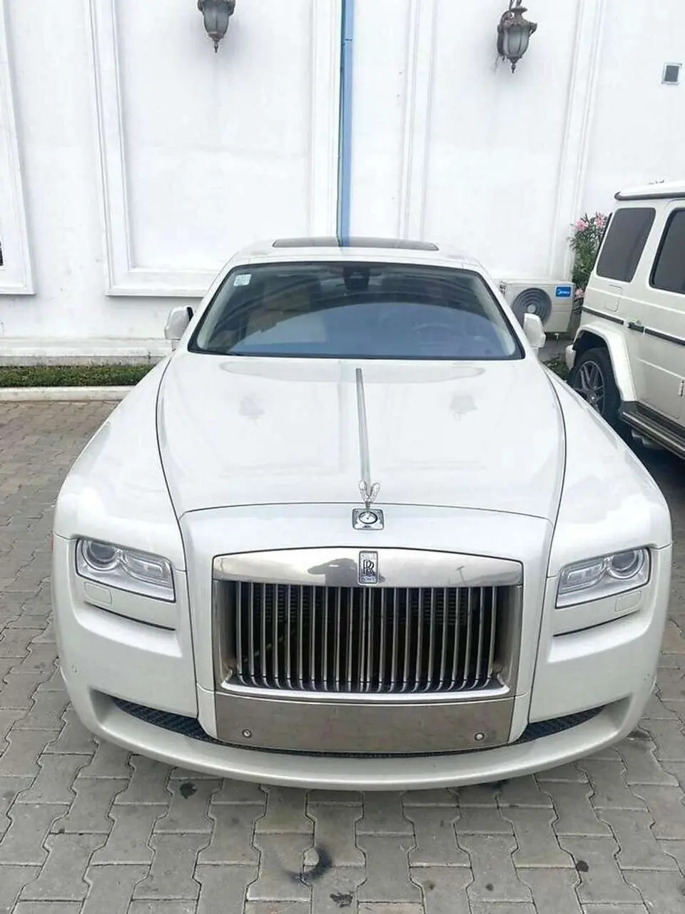 Chauffeur-driven Rolls-Royce rental in Lagos, Lagos